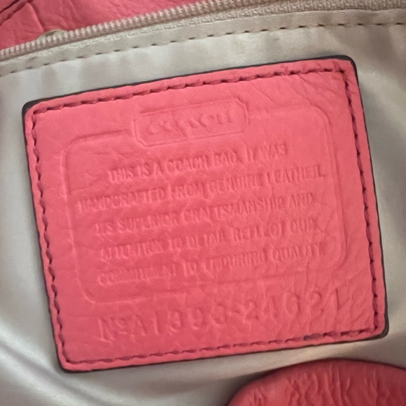 Coach shoulder tote - Picture 5 of 10